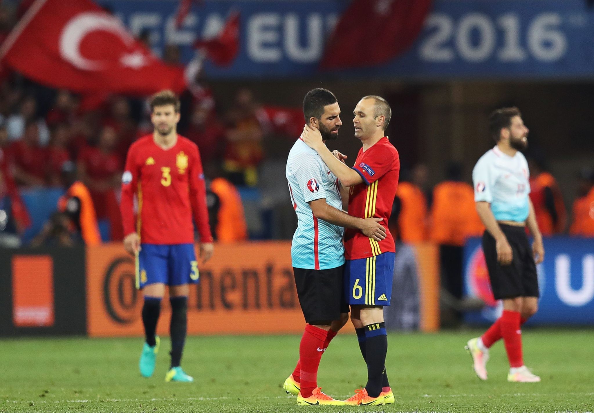Spain's midfielder Andres Iniesta (C-R) encourages Turkey's midfielder Arda Turan (C-L) following the Euro 2016 group D football match between Spain and Turkey stadium in Nice on June 17, 2016.  (AFP PHOTO)