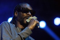 A file picture dated 11 March 2016 shows US rapper Snoop Dogg performing during his concert in Medellin, Colombia. (EPA Photo)