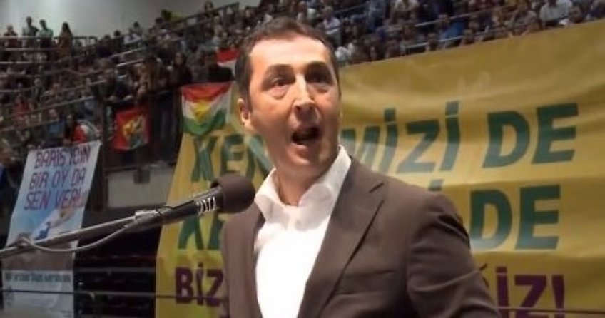 Almanyadaki referandum mitingine Cem Özdemir tepkili