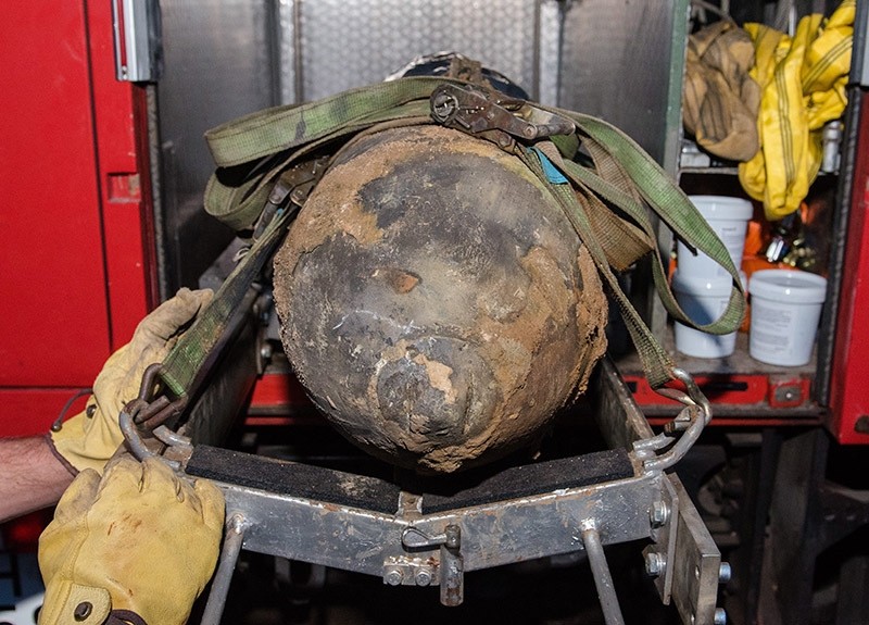 A defused bomb dating back to the Second World War is being loaded onto a lorry in Hamburg. (EPA Photo)
