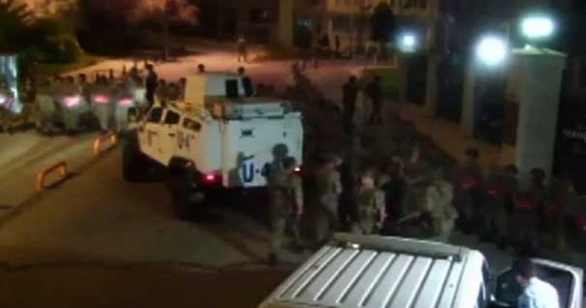 Valiliğin kapısını açan genç konuştu! ''Bizi halk kurtardı''