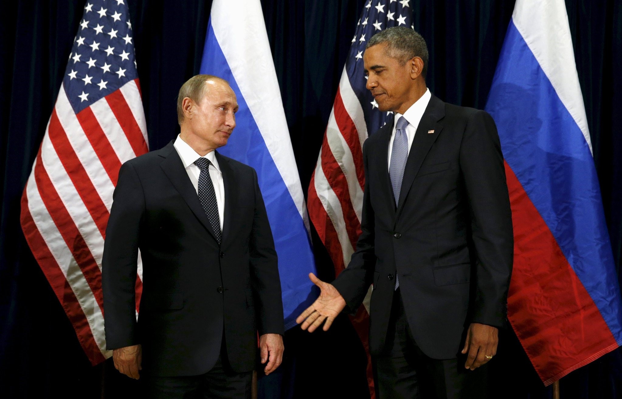 U.S. President Barack Obama extends his hand to Russian President Vladimir Putin during their meeting at the United Nations General Assembly in New York September 28, 2015. (REUTERS Photo)