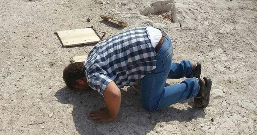 İlk işi vatan toprağını öpmek oldu