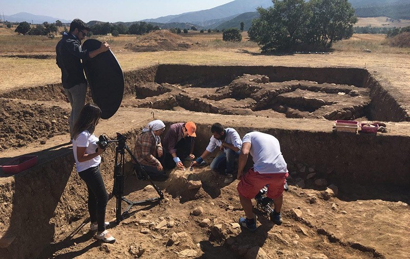 Rare 3,300 year-old secret passage, first Hittite skeleton f 1473248304361