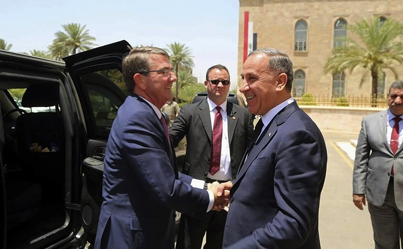 Visiting U.S. Defense Secretary Ash Carter, left, shakes hands with Iraqi Defense Minister Khaled al-Obeidi at the Ministry of Defense, Baghdad, Iraq, Monday, July 11, 2016 (AP Photo)