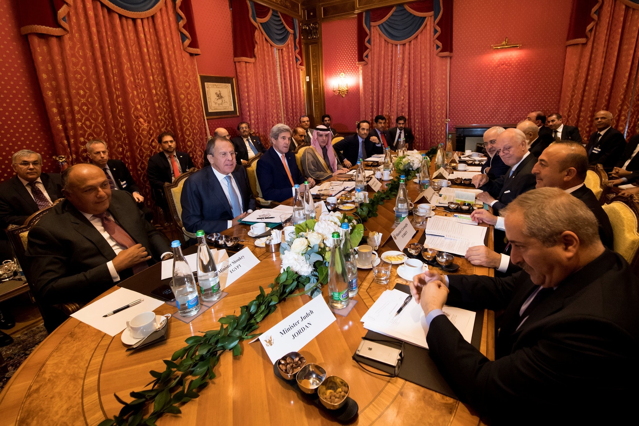 Foreign ministers of nine countries speak together around a table during a bilateral meeting where they discussed the crisis in Syria, in Lausanne, Switzerland. (REUTERS Photo)