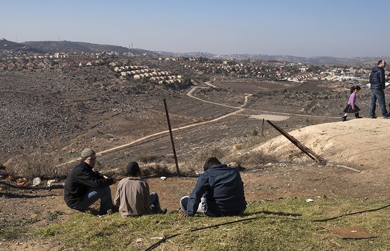 Jewish settlers on a overlook in the Jewish settlement called Amona -considered an 'illegal outpost settlement'- in the West Bank, 09 December 2016 (EPA Photo)