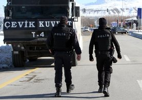 Van Büyükşehir Belediyesi'ne operasyon yapıldı