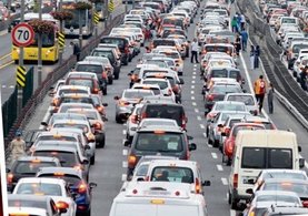 Trafikte hata yapan yandı