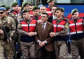Psikiyatristler FETÖ'cü hainlerin ilk sözlerini ve yüz ifadelerini yorumladı