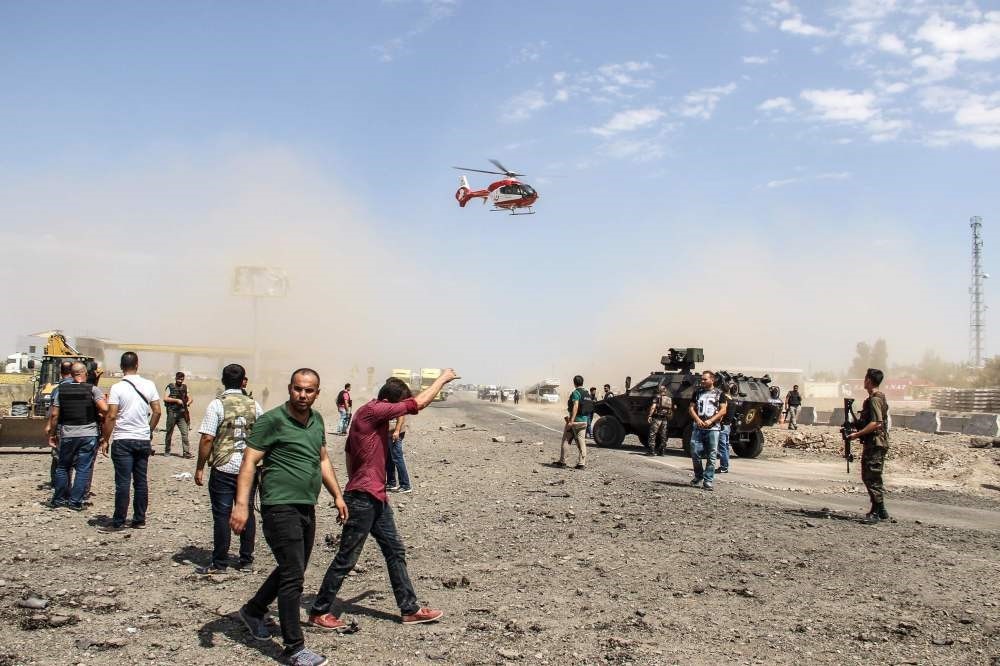 An ambulance helicopter landing as Turkish police officers and rescue personnel search the site of a car bomb explosion by the PKK on Aug. 15 in Turkey's southeastern city of Diyarbaku0131r. (AFP Photo)