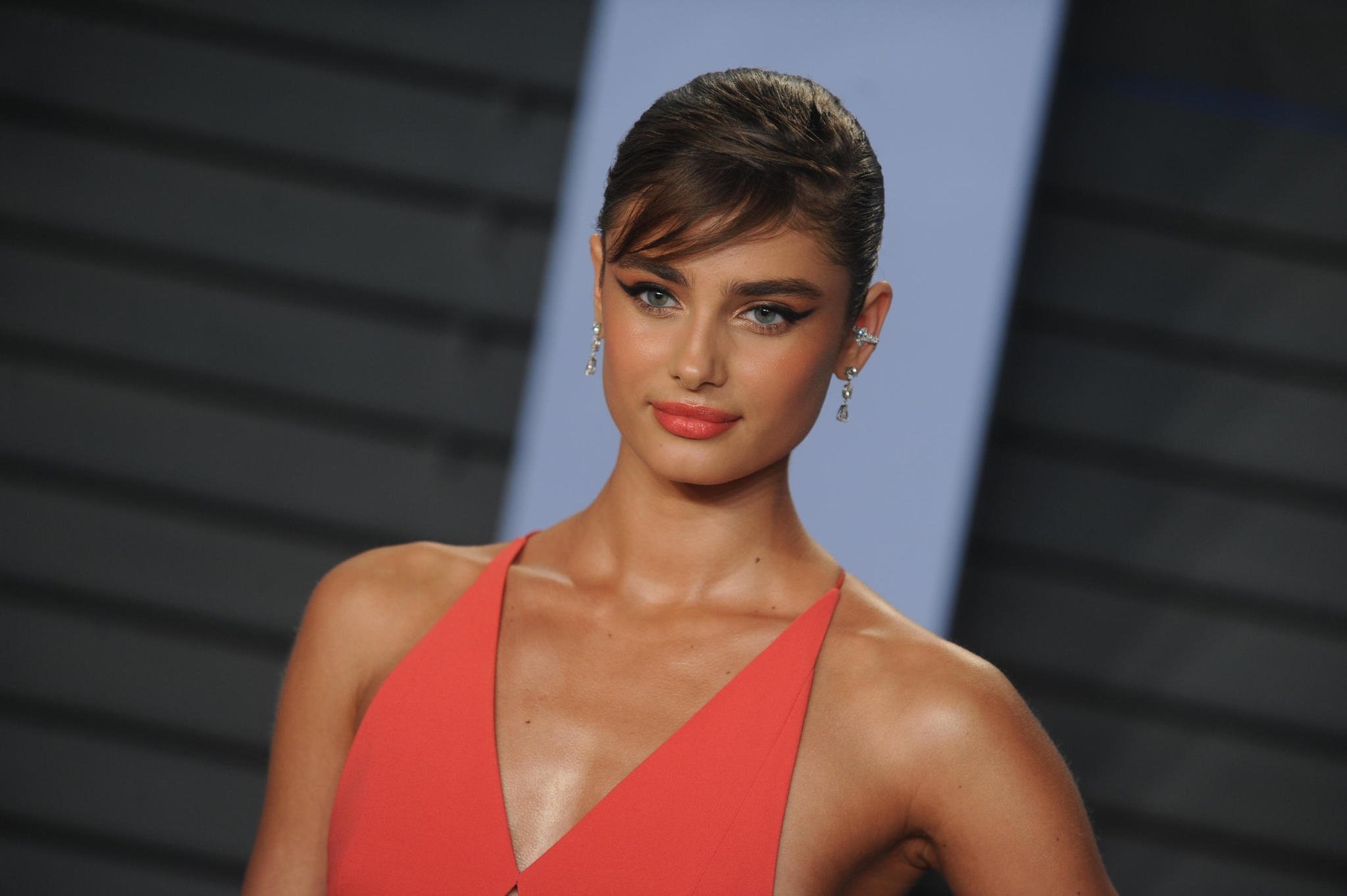 Taylor Hill In Guzellik Sirlari Harpersbazaar