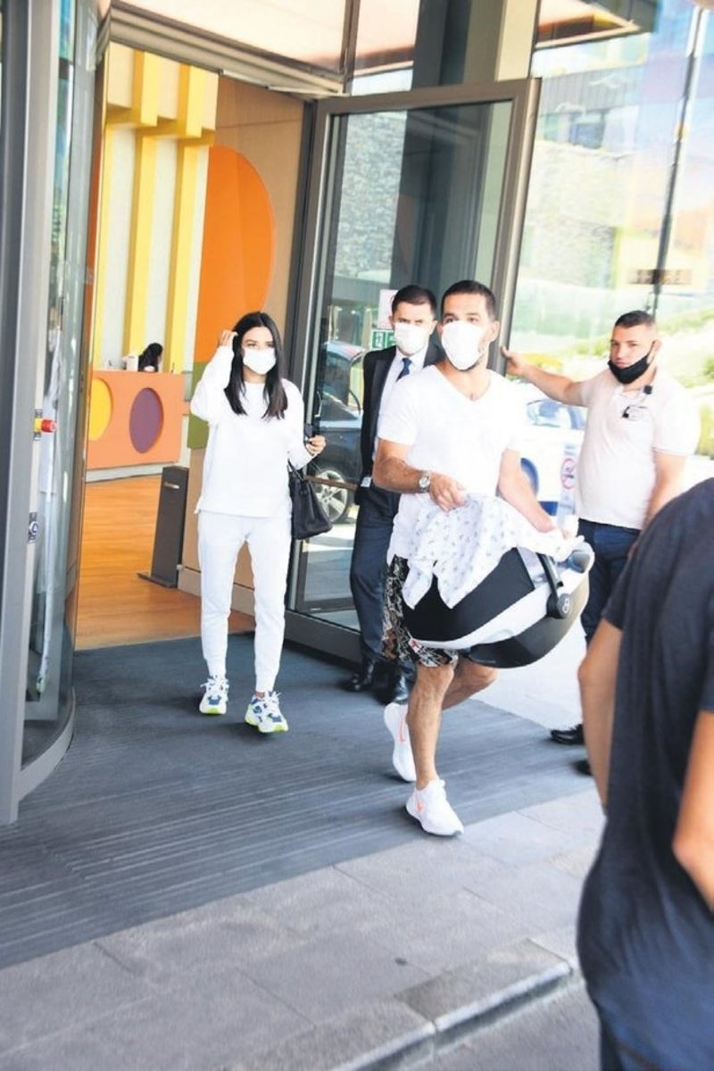 Arda Turan Artik 4 Kisilik Bir Aileyiz Samdan