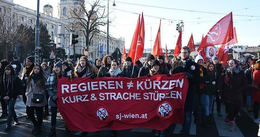 Viyanada aşırı sağcı hükümeti protesto edildi
