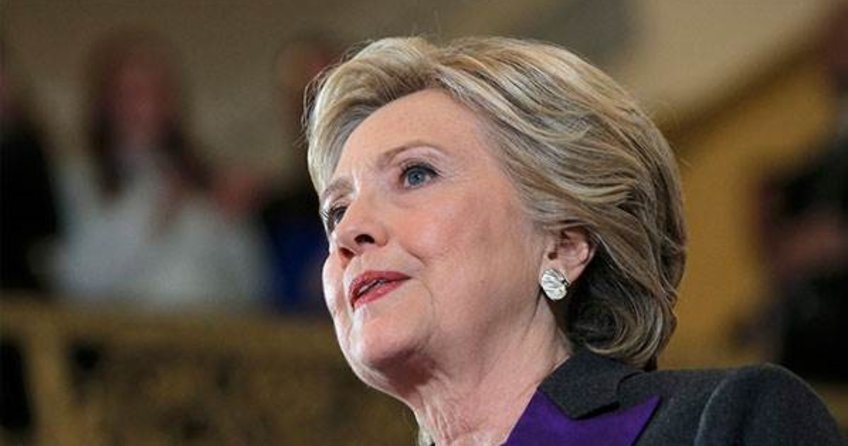 Clinton yenilgiden sonra ilk kez halk karşısına çıktı