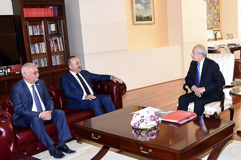 CHP Chairman Kemal Ku0131lu0131u00e7darou011flu (right) met with Foreign Minister Mevlu00fct u00c7avuu015fou011flu (Center) and AK Party Group Dep. Chairman Mustafa Elitau015f (Left) (DHA Photo)