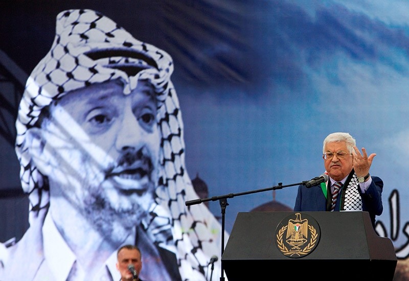 Palestinian President Mahmoud Abbas gestures as he delivers a speech during a rally marking the 12th anniversary of Palestinian leader Yasser Arafat's death, in the West Bank city of Ramallah November 10, 2016. (Reuters Photo)
