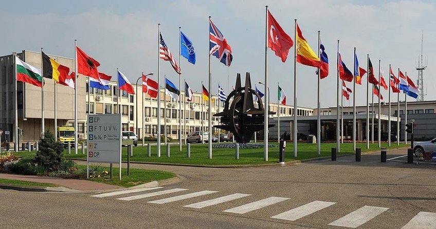 NATO toplantısına sokulan FETÖ üyesi boş salona konuştu