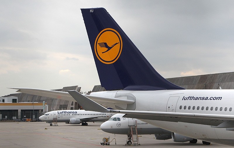 This file photo taken on November 06, 2015 shows aircrafts of German airline Lufthansa parked at the airport in Frankfurt am Main, as the flight attendants' union UFO called a nine-hour strike. (AFP Photo)