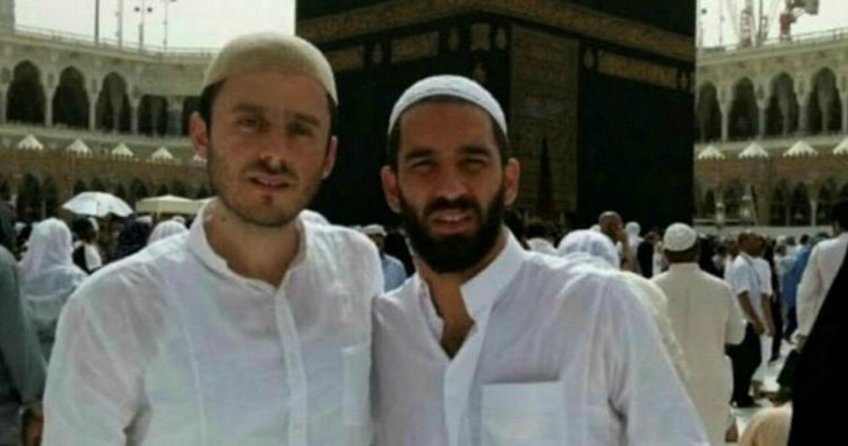 Arda Turan Umre'ye gitti