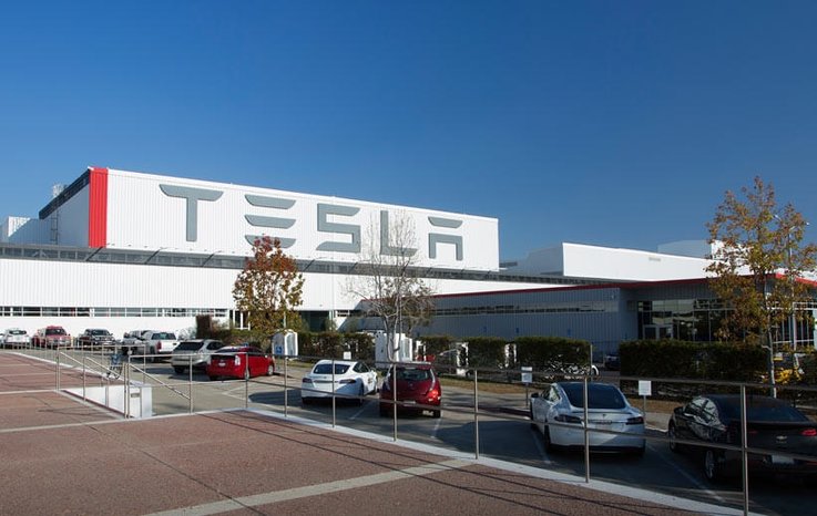 TESLA'YA ŞOK CEZA! HAVA KİRLİLİĞİNE YOL AÇTIĞI İÇİN...