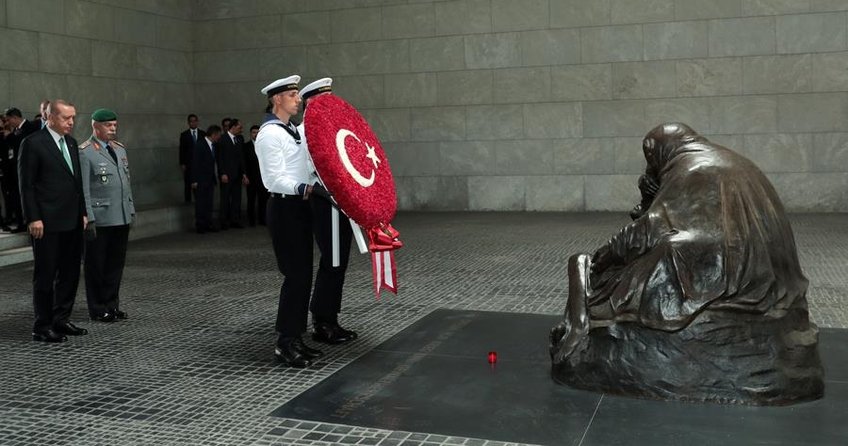 Cumhurbaşkanı Erdoğan, Neue Wache Anıtını ziyaret etti