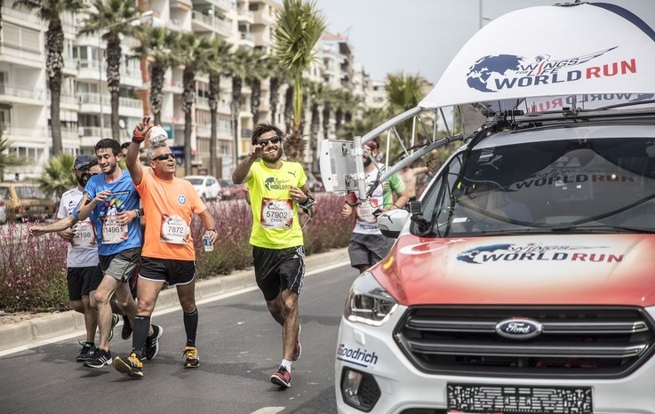 İZMİR'DE BİNLER KOŞTU, FORD KUGA YAKALADI