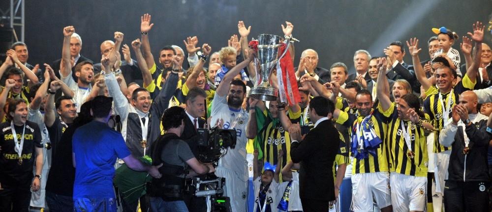 At the end of the 2010-11 Turkish football season, Fenerbahu00e7e were crowned champions after finishing with the same number of points (82) as title rivals Trabzonspor.