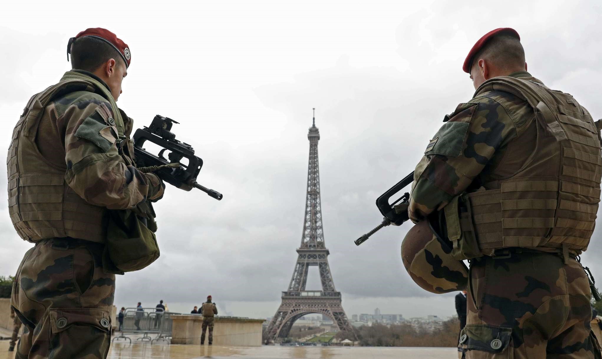 French army paratroopers patrol near the Eiffel tower in Paris, France, March 30, 2016 (Reuters Photo)