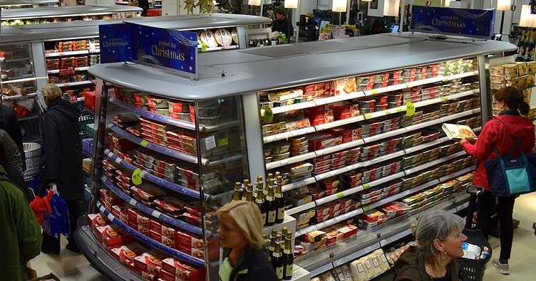 İngiltere’de yüksek gıda fiyatları tüketici harcamalarındaki büyümeyi baskıladı