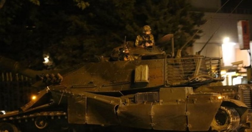 Fetö'cü Komutan Kışlaya Dönen Tankları İçeri Almamış