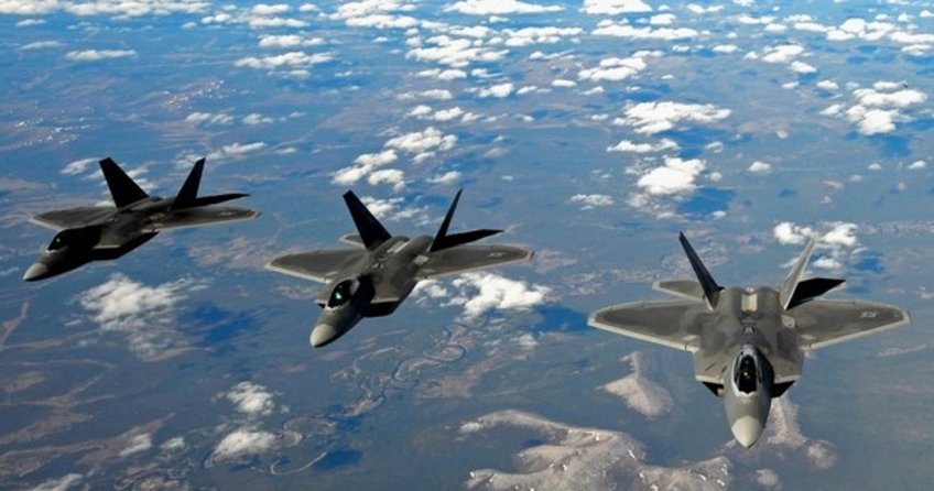 ABD jetleri Rus bombardıman uçaklarını engelledi