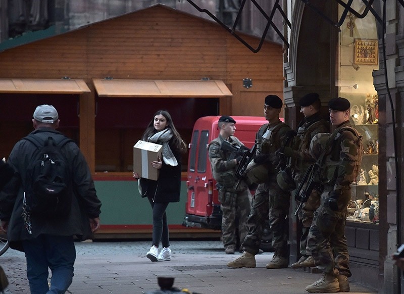After seven terrorist suspects were arrested, French soldiers patrol in Strasbourg on November 21, 2016. (AFP Photo)