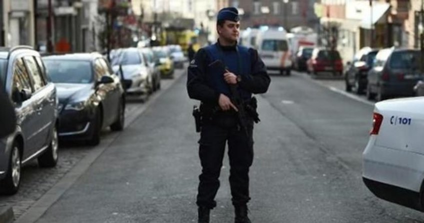 Brüksel'de bomba patladı