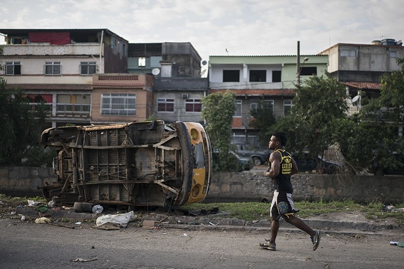 In this May 27, 2016 photo, Popole Misenga, a refugee and judo athlete from the Democratic Republic of Congo, jogs near his home in Rio de Janeiro, Brazil  (AP Photo)