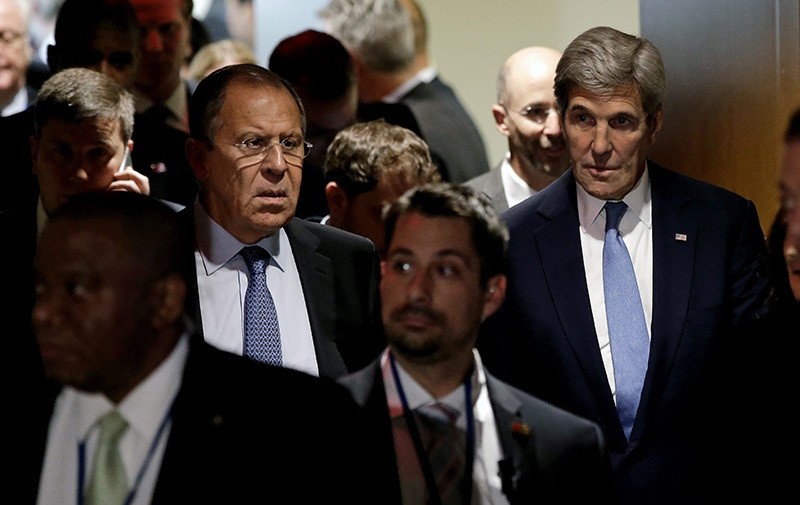 This file picture shows US Secretary of State John Kerry (R) and Russian Minister of Foreign Affairs Sergei Lavrov (C) exiting after a meeting during United Nations General Assembly at UN headquarters in New York, USA. Sept. 22, 2016 (EPA Photo)