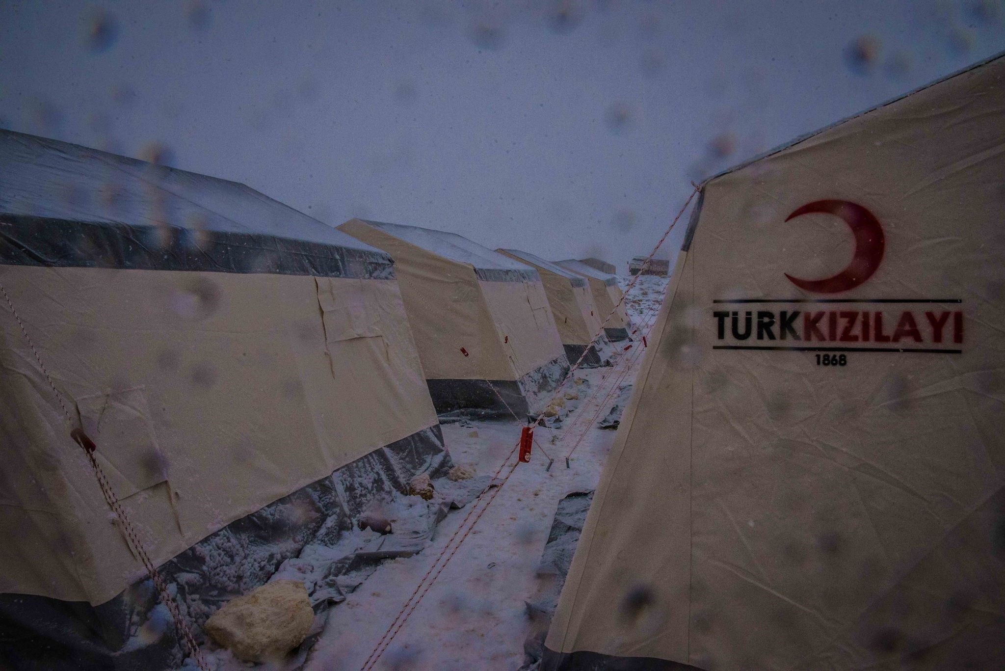 Cooperating with other Turkish NGOs, the Turkish Red Crescent started to establish new camps and provide extra aid to the existing ones while some families were reunited and started to live in the same shelter in Idlib.