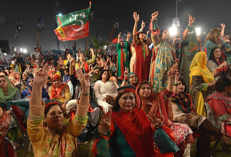 Supporters of Pakistani cricketer-turned-opposition leader Imran Khan (not pictured), who launched a public campaign against Sharif, react during a public meeting in Raiwind, some 40 kilometers from Lahore, on Sept. 30, 2016. (AFP Photo)