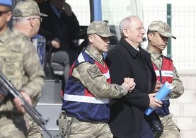Eski 2. Ordu Komutanı Adem Huduti hakim karşısına çıktı