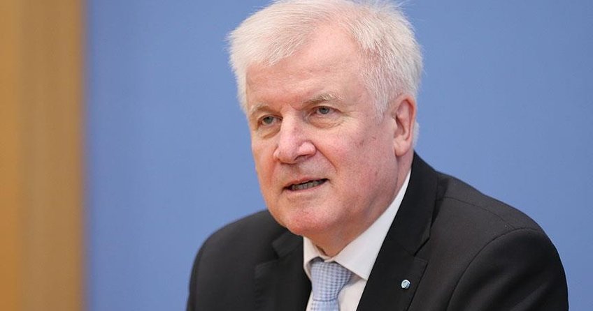 Alman İçişleri Bakanı İslam’ı Seehofer: İslam, Almanya’ya ait değildir