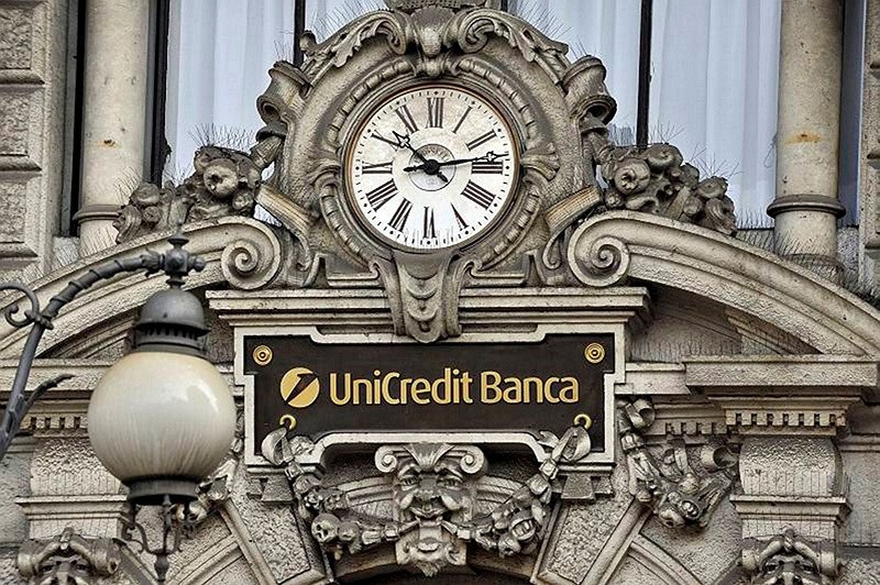This file picture taken on Oct. 9, 2008 in Milan shows a view of the headquarters of Italian leading bank Unicredit. (AFP Photo)