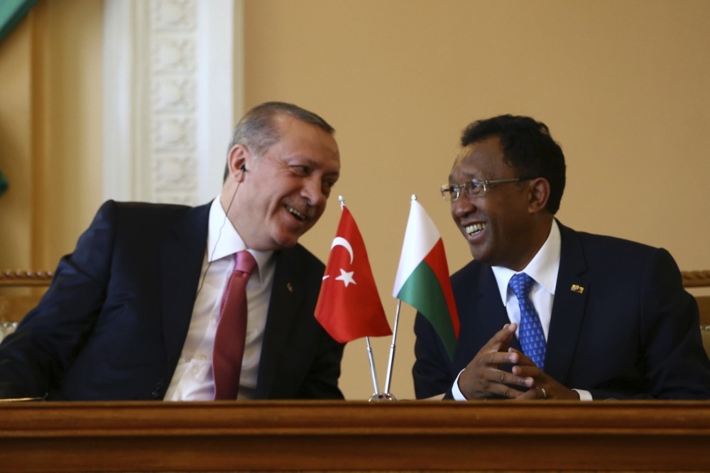 President Erdou011fan (L) with his Madagascan counterpart Rajaonarimampianina