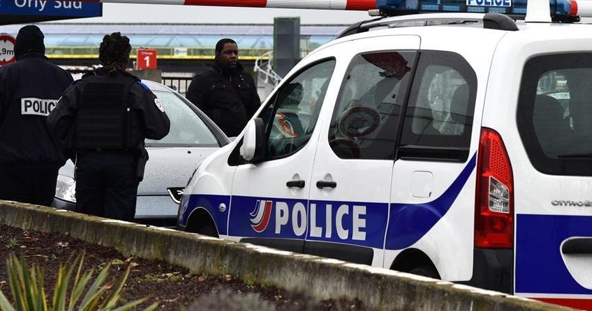 Fransa’da öğrencilerin üzerine araç sürüldü