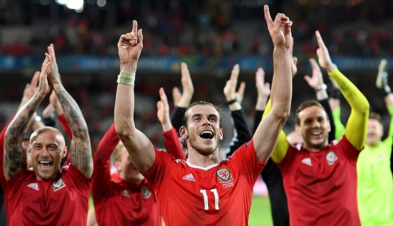 Gareth Bale of Wales and teammates celebrate winning the UEFA EURO 2016 quarter final match between Wales and Belgium at Stade Pierre Mauroy in Lille Metropole, France, 01 July 2016. (EPA Photo)