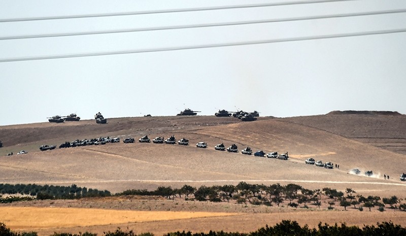 This picture taken from the Turkish Syrian border city of Karkamis in the southern region of Gaziantep, on August 24, 2016 shows Turkish army tanks (AFP Photo)