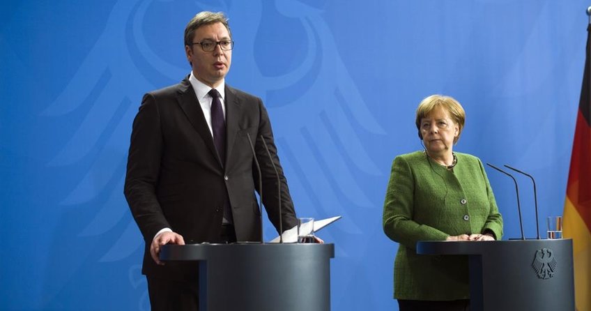 Merkel, Berlin’de Vucic’i ağırladı