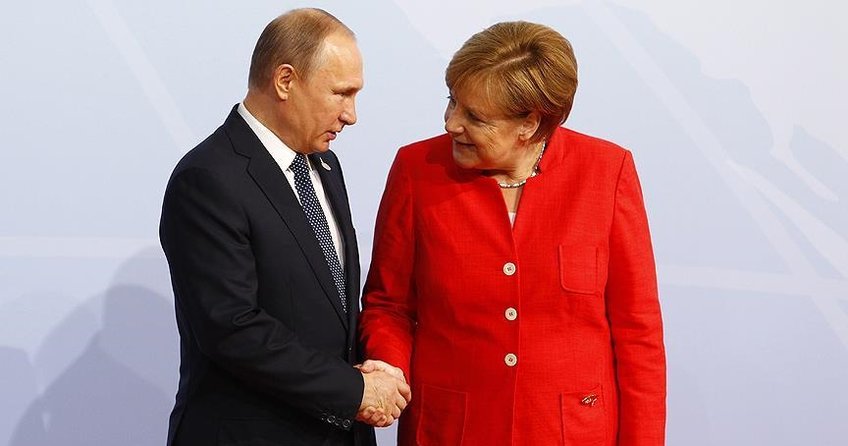 Putin, Merkel ile Suriye’yi görüştü