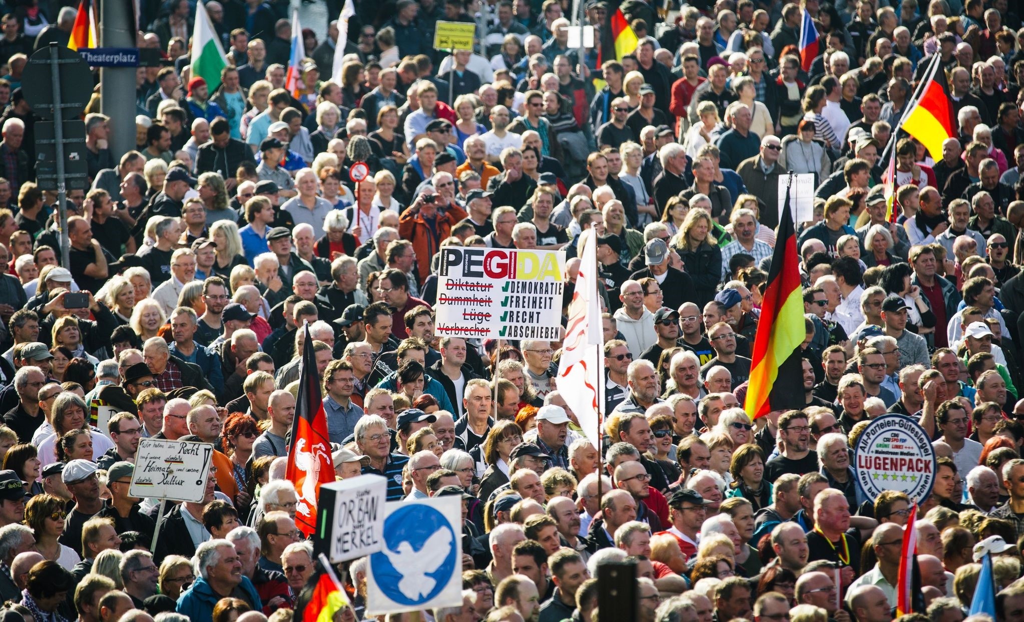 Supporters of the anti-immigrant Pegida movement mark their second year of existence as they demonstrate in Dresden, eastern Germany, on October 16 2016. (AFP Photo)