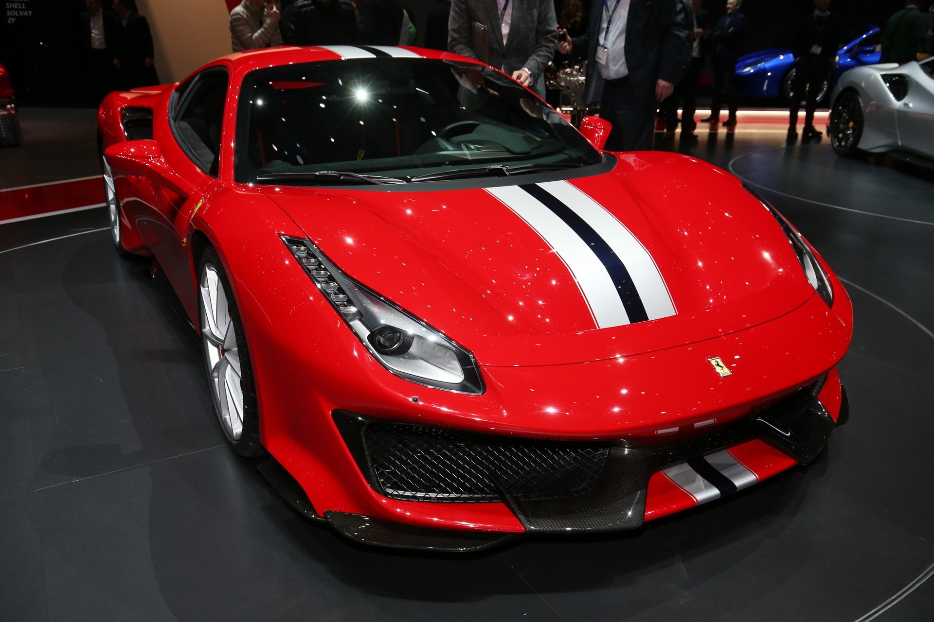 Cenevre Nin Kirmizi Yildizi Ferrari 488 Pista Esquire