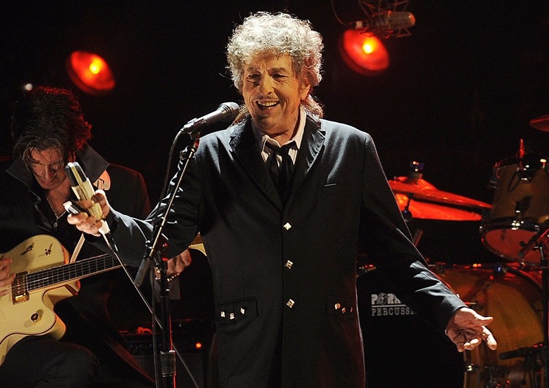 Bob Dylan performs in Los Angeles, October 13, 2016. (AP Photo)